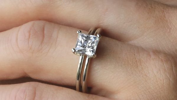 Low-Profile Designs: Minimizing Snags and Dangers with Engagement Rings for Energetic Life – Write 2 Article – Make Your Scholar Years the Best possible